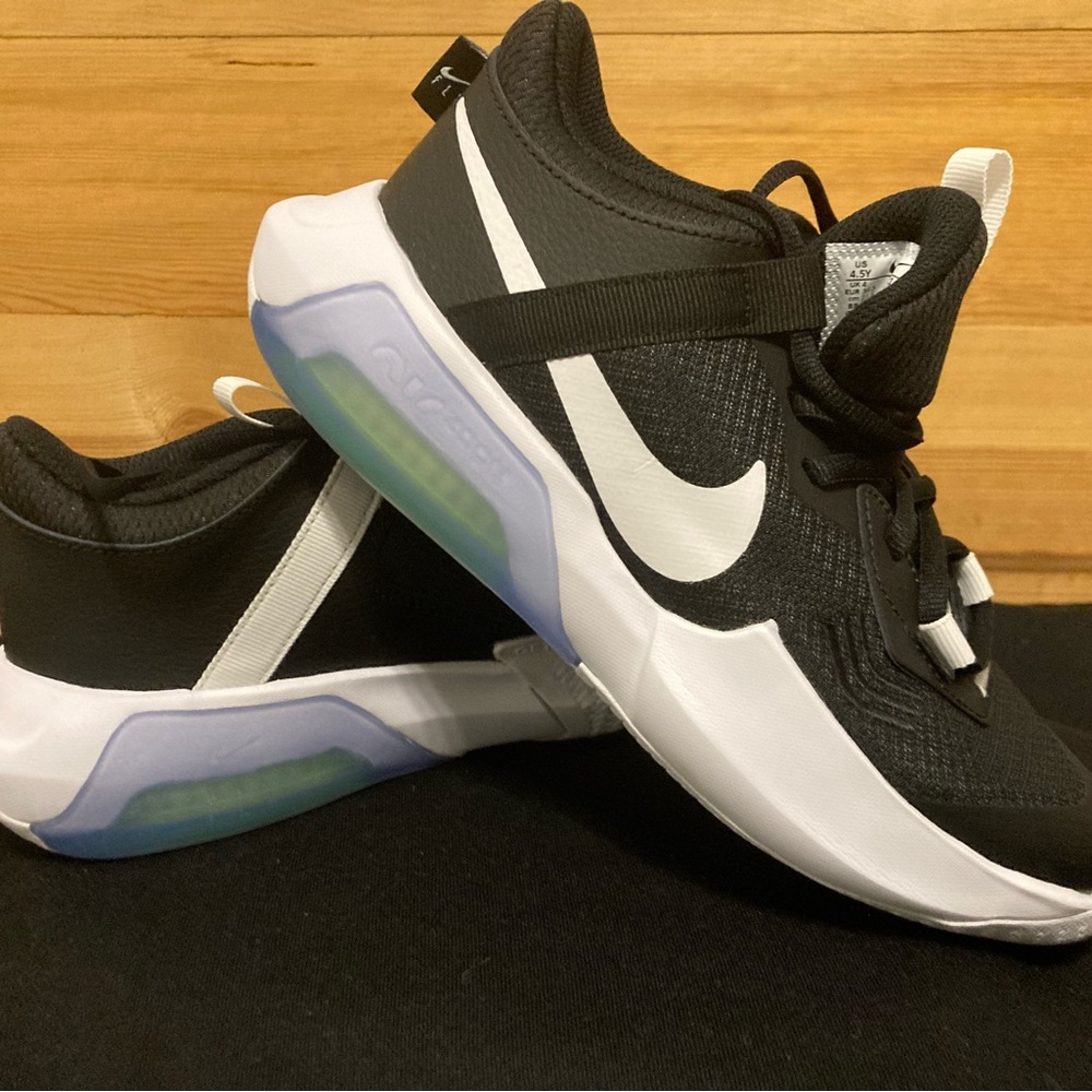NIB NEW Nike Youth Air Crossover Zoom Size 4.5